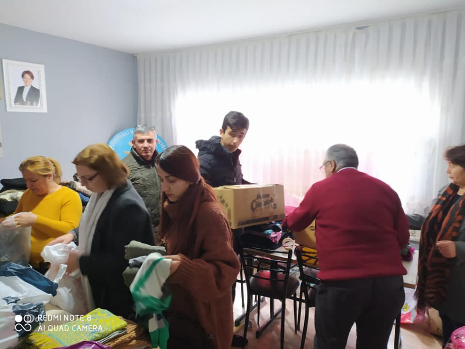 İYİ Parti'den Depremzedelere Yardım