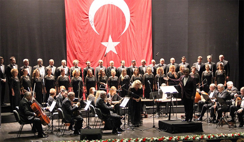 Klasik Türk Müziği Korosu Ayakta Alkışlandı