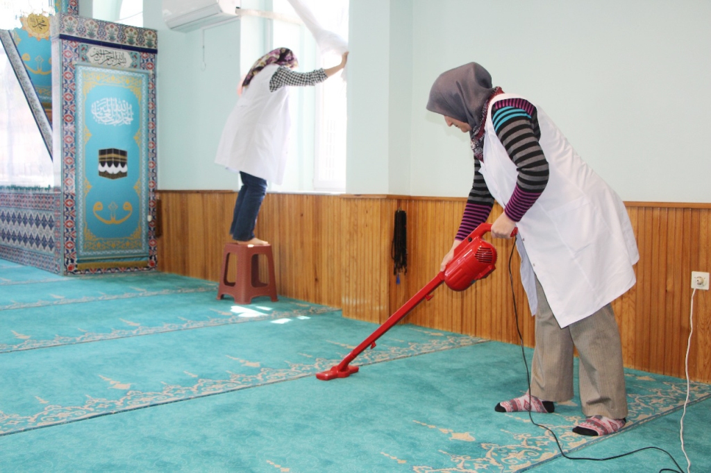 Ramazan Öncesi Camiler Temizleniyor