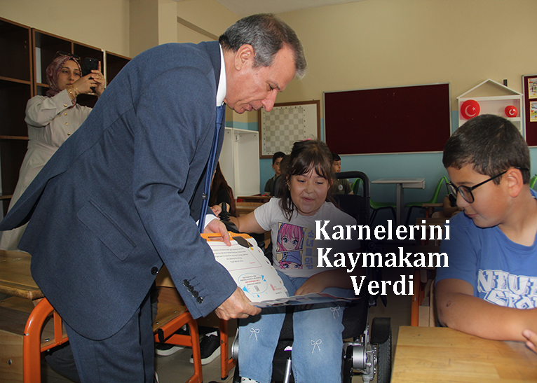Öğrenciler karnelerini aldı